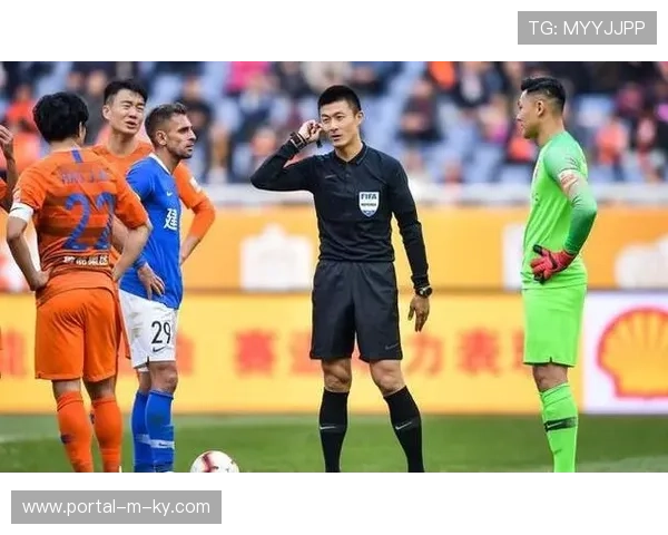 资深裁判谈执法难点 无球违例观察成最大挑战 资深裁判谈执法难点 无球违例观察成最大挑战